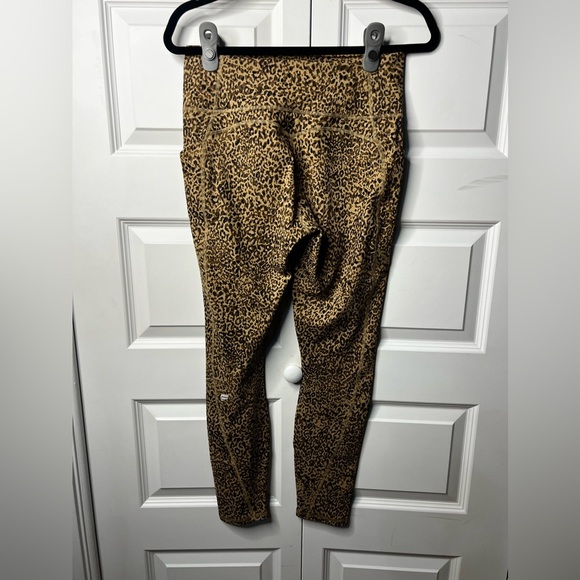Fabletics Cheetah Print Oasis High Waisted Leggings Size Large - Picture 3 of 3